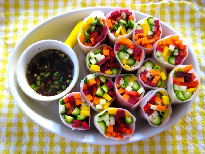 summer rolls with dipping sauce